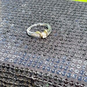 😍 Two-tone 10K gold ring with princess cut diamond- size 6